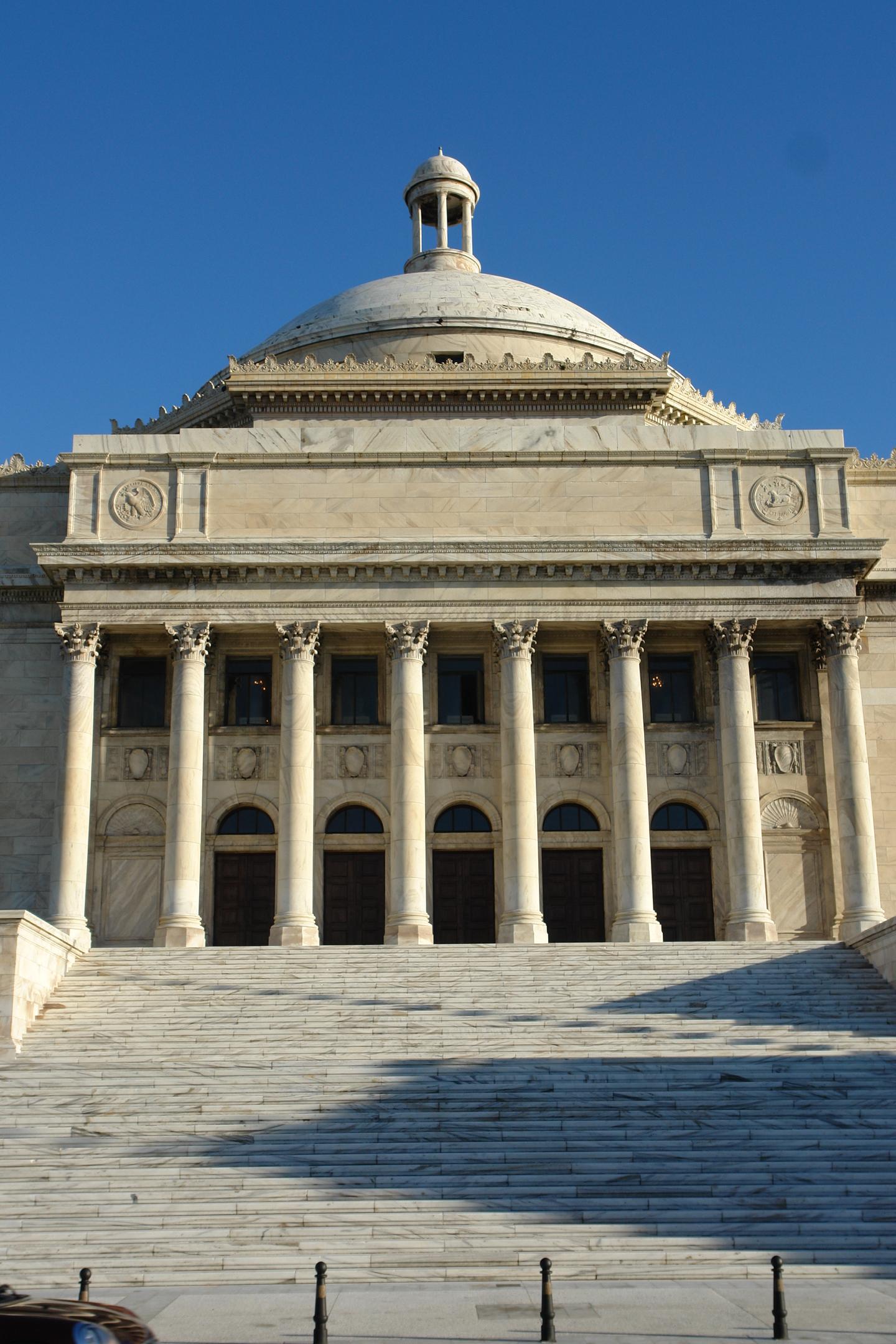 Capitolio de Puerto Rico - San Juan (Puerta de Tierra) - 2011 00019